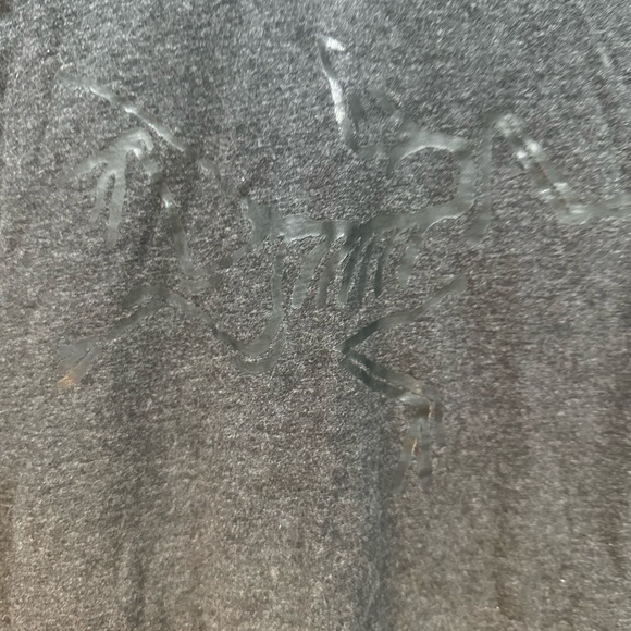 Arc'teryx Charcoal Long Sleeve Men's Tee - Picture 2 of 11